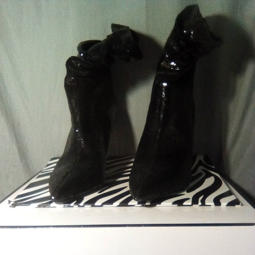 New Guess Nakittan Women's Black velvet Sparkle chunk Heel Mid Boots, Size  9M